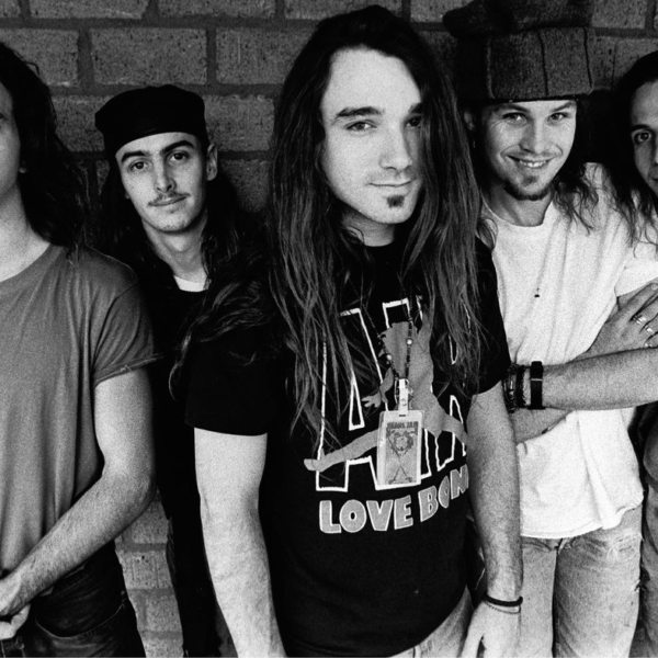 Pearl Jam, cómo sobrevivir al ‘grunge’ en 10 pasos – Icon